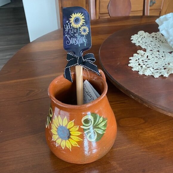 Brown HANDCRAFTED Earthenware JUG w PAINTED SUNFLOWER + SUNFLOWER RUBBER SCRAPER - Picture 2 of 10